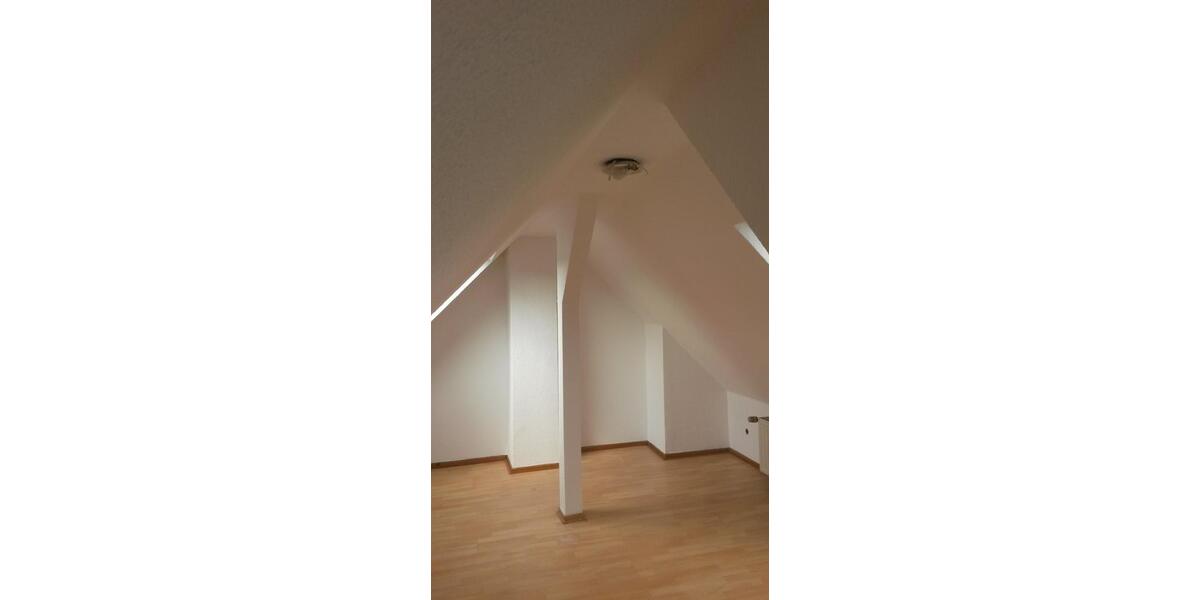 Dachgeschoßwohnung Duisburg Mittelmeiderich - 3 Zimmer, 88 m&sup2;, 650&euro; | Angebot:26638413