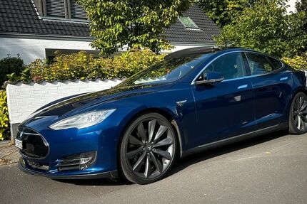 Tesla Model S 228.000 km 13.500 &euro; Düsseldorf 40476