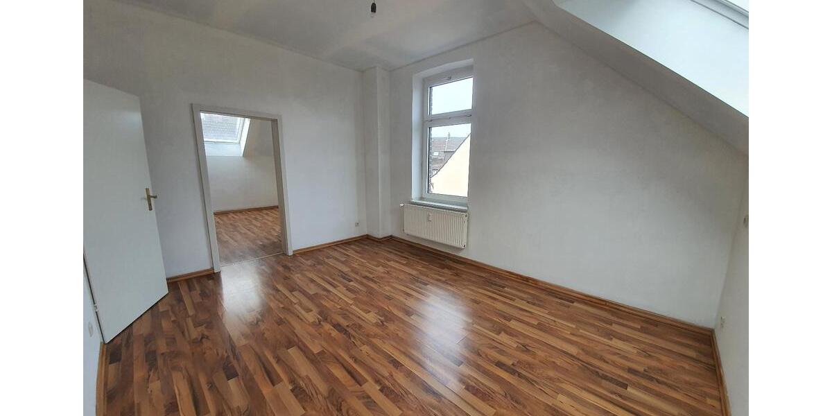 Dachgeschoßwohnung Duisburg Mittelmeiderich - 3 Zimmer, 1 m&sup2;, 700&euro; | Angebot:25844080