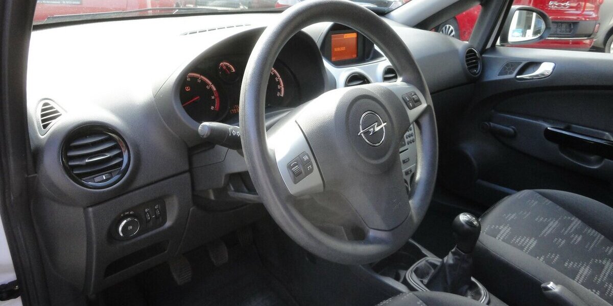 Opel Corsa Selection Klima Kette+TÜV neu S.heft 179.000 km 3.700 &euro; Neuss 41462