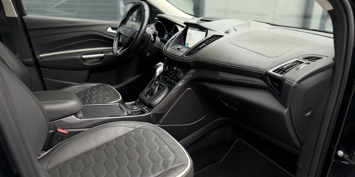 Ford Kuga Vignale / Panorama / Kamera / Keyless GO 34.000 km 21.890 &euro; Mönchengladbach 41066