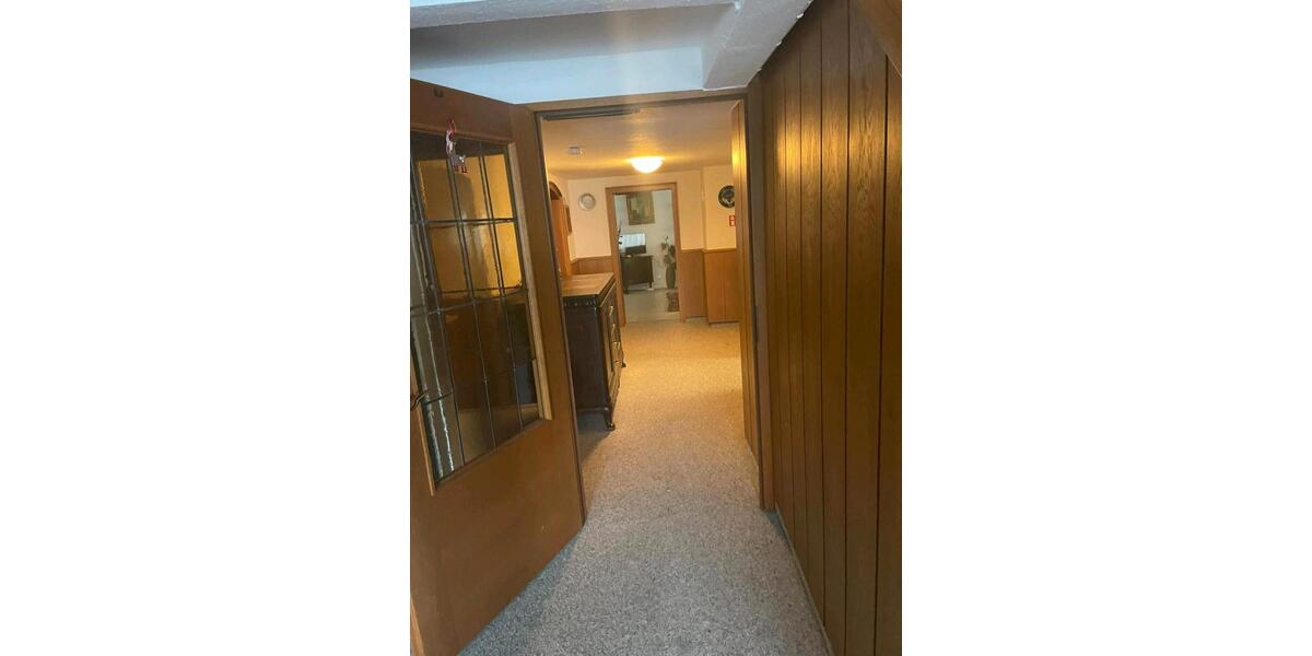 Einfamilienhaus Krefeld Gellep-Stratum - 10 Zimmer, 250 m&sup2;, 1.700&euro; | Angebot:25313036