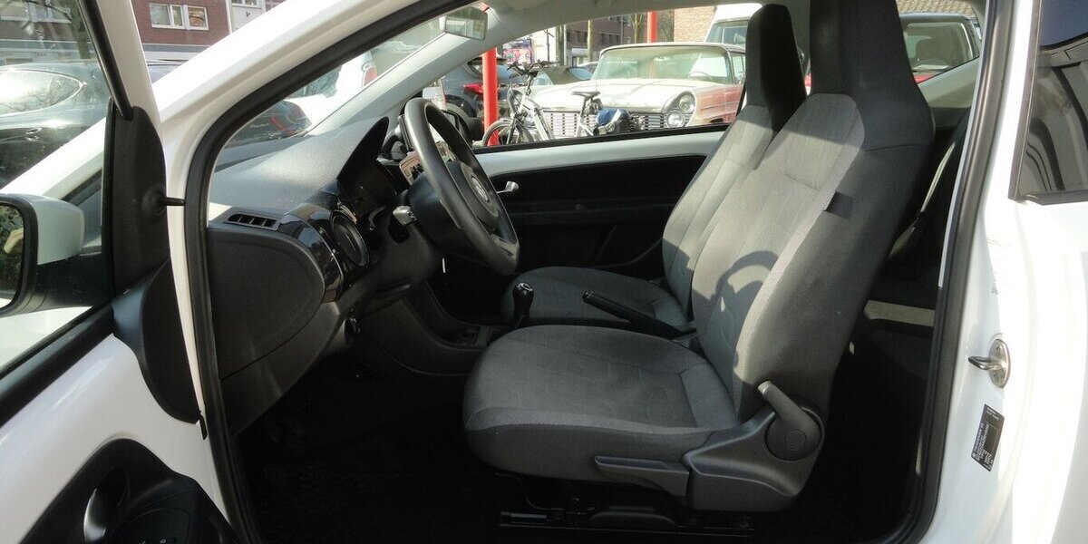 VW up! move Klima Navi PDC Alu Guter Zustand 168.000 km 3.999 &euro; Neuss 41462