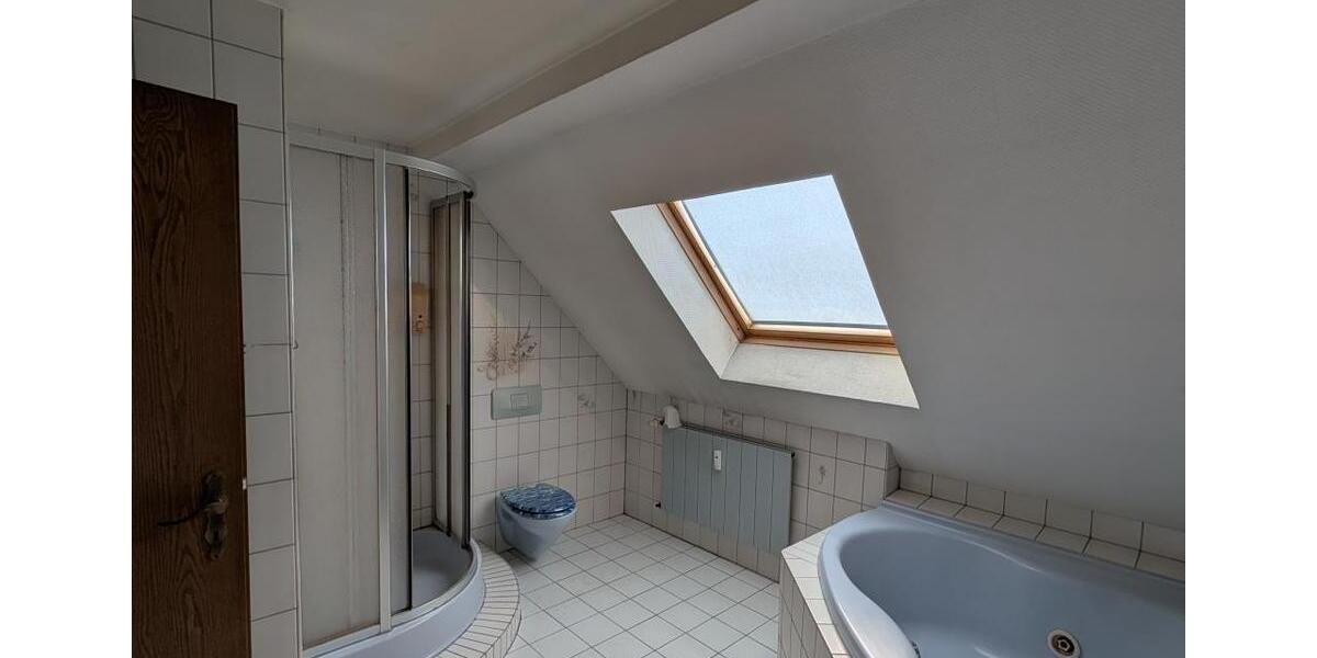 Dachgeschoßwohnung Duisburg Beeck - 3 Zimmer, 109 m&sup2;, 699&euro; | Angebot:25699114