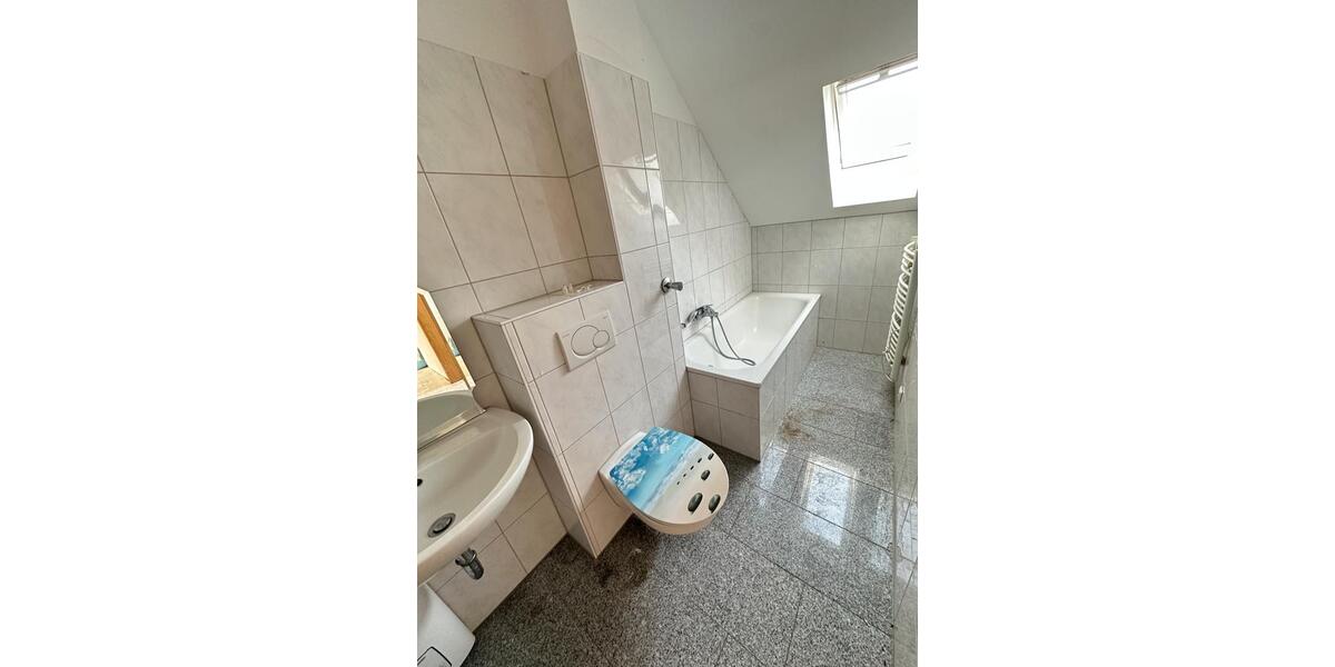 Dachgeschoßwohnung Duisburg Duisburg-Mitte - 3 Zimmer, 53 m&sup2;, 440&euro; | Angebot:25756995