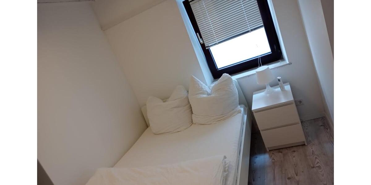 Etagenwohnung Krefeld - 1.5 Zimmer, 30 m&sup2;, 850&euro; | Angebot:25234460