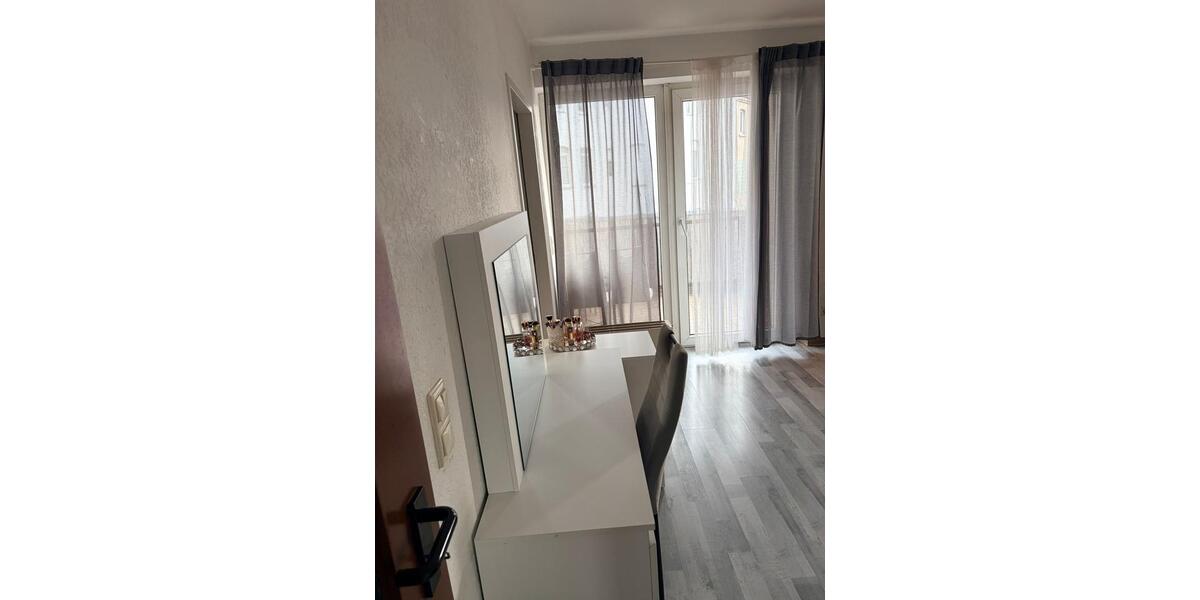 Etagenwohnung Düsseldorf Heerdt - 2 Zimmer, 50 m&sup2;, 4.000&euro; | Angebot:25921599