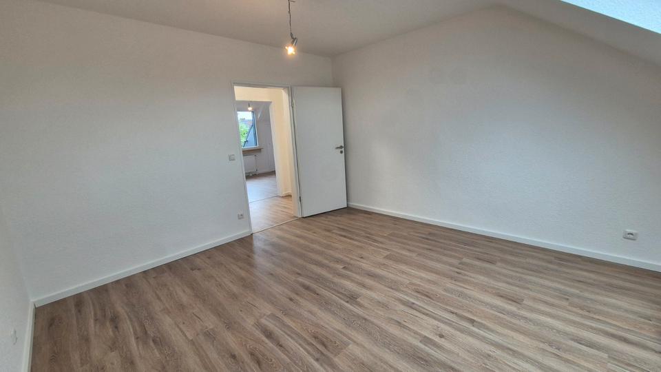 Dachgeschoßwohnung Mönchengladbach Ost - 3 Zimmer, 65 m&sup2;, 650&euro; | Angebot:26648956