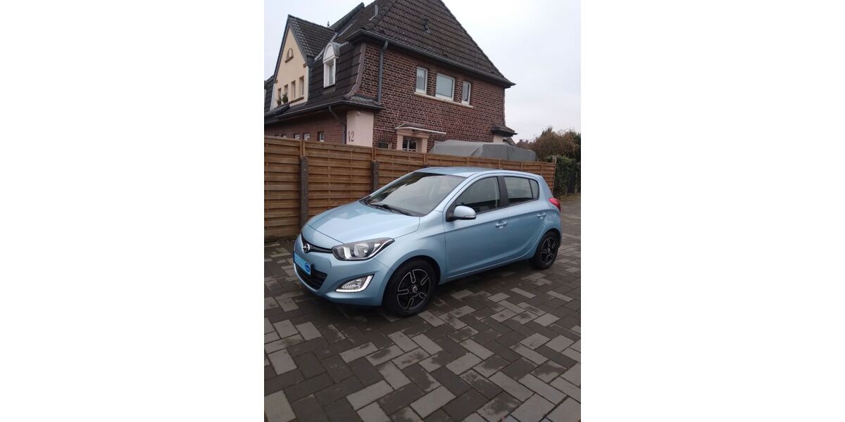 Hyundai i20 107.500 km 5.380 &euro; Hilden 40721