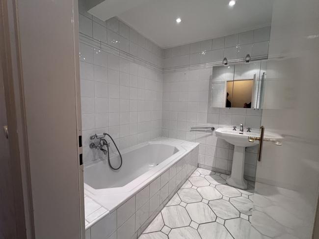 Etagenwohnung Duisburg Rheinhausen - 4 Zimmer, 190 m&sup2;, 1.800&euro; | Angebot:25378981