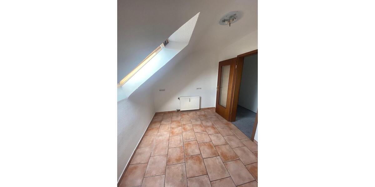 Dachgeschoßwohnung Duisburg Duisburg-Mitte - 2 Zimmer, 65 m&sup2;, 450&euro; | Angebot:25052498