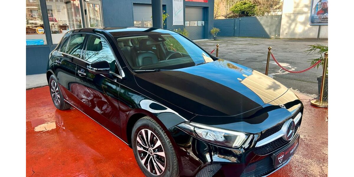 Mercedes-Benz A 200 82.595 km 23.490 &euro; Düsseldorf 40589