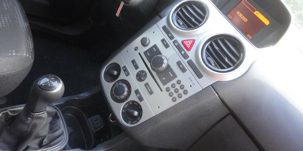 Opel Corsa Selection Klima Kette+TÜV neu S.heft 179.000 km 3.700 &euro; Neuss 41462