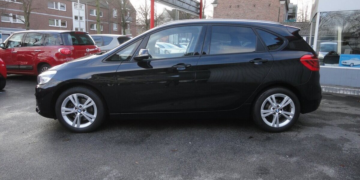 BMW 218 Active Tourer Autom Navi LED Klimatr.PDC SHZ 112.000 km 11.999 &euro; Neuss 41462