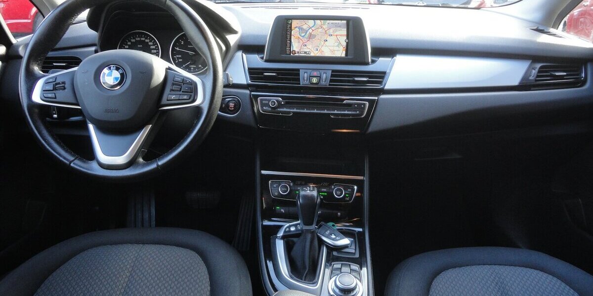 BMW 218 Active Tourer Autom Navi LED Klimatr.PDC SHZ 112.000 km 11.999 &euro; Neuss 41462