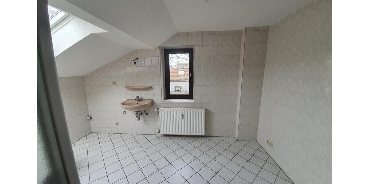 Dachgeschoßwohnung Duisburg Mittelmeiderich - 3 Zimmer, 1 m&sup2;, 700&euro; | Angebot:25844080