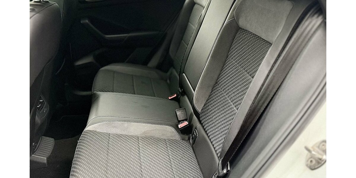 VW T-Roc R-line / Pano / 1. Hd / Kamera / AHK 93.000 km 22.890 &euro; Mönchengladbach 41066