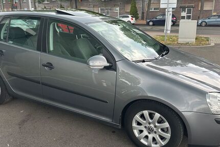 VW Golf 52.000 km 7.880 &euro; Duisburg 47138