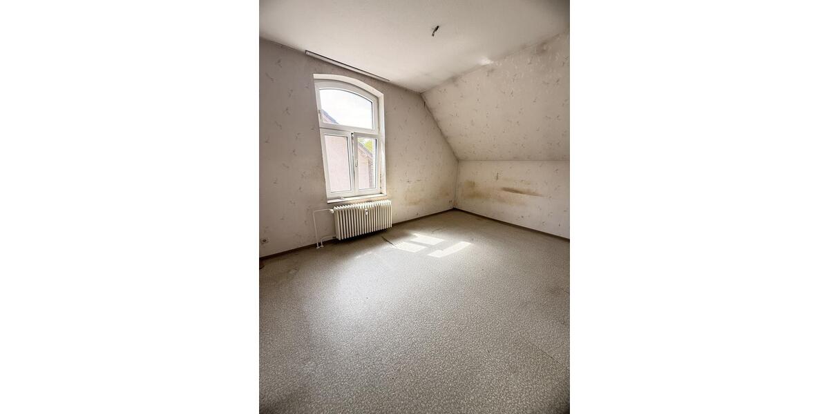 Dachgeschoßwohnung Duisburg Hamborn - 3.5 Zimmer, 70 m&sup2;, 375&euro; | Angebot:26595023