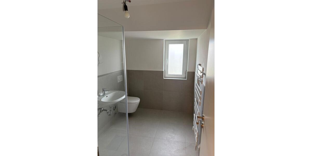 Dachgeschoßwohnung Duisburg Huckingen - 1 Zimmer, 69 m&sup2;, 980&euro; | Angebot:25995549