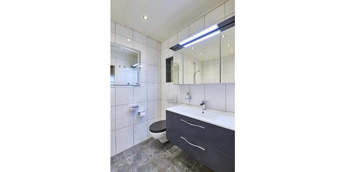 Mehrfamilienhaus, Wohnhaus Krefeld Hüls - 6 Zimmer, 200 m&sup2;, 490.000&euro; | Angebot:25820882