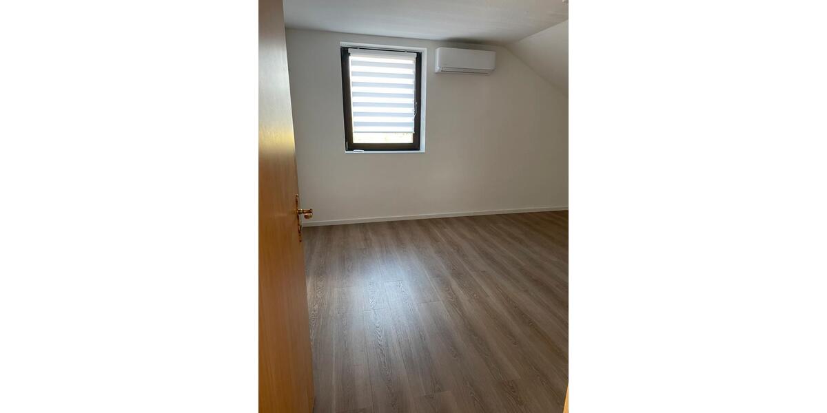 Dachgeschoßwohnung Mönchengladbach Süd - 3 Zimmer, 79 m&sup2;, 600&euro; | Angebot:26669617