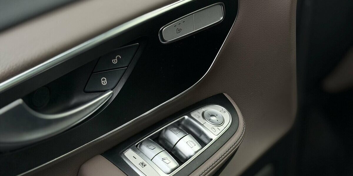 Mercedes-Benz V 300 d lang /4matic/ AMG / 8 Sitze/Pano/ El.tür 55.000 km 59.900 &euro; Mönchengladbach 41066