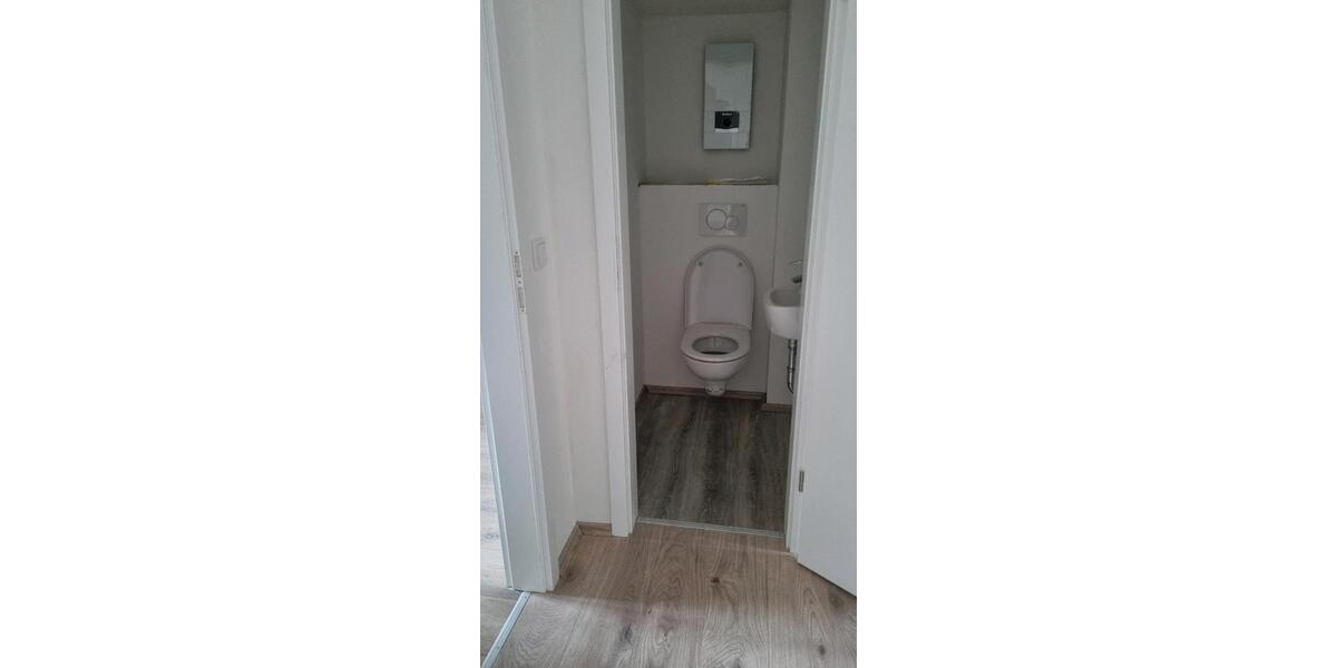 Etagenwohnung Neuss - 5 Zimmer, 120 m&sup2;, 450&euro; | Angebot:25616685