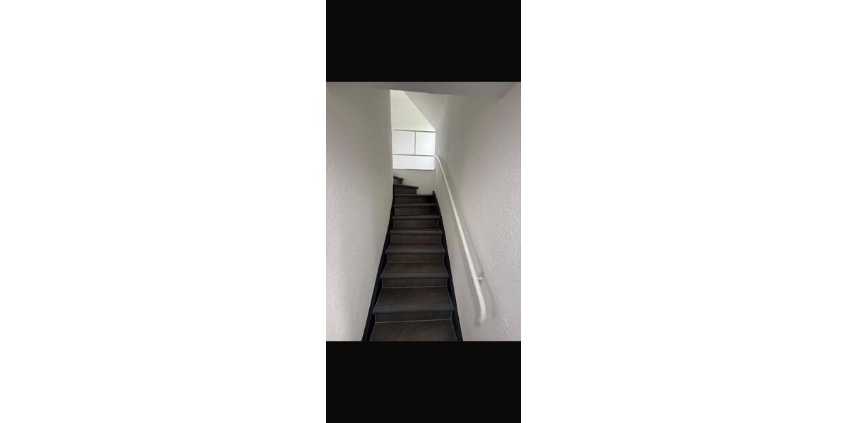 Etagenwohnung Duisburg Rheinhausen - 5 Zimmer, 180 m&sup2;, 1.300&euro; | Angebot:26516432