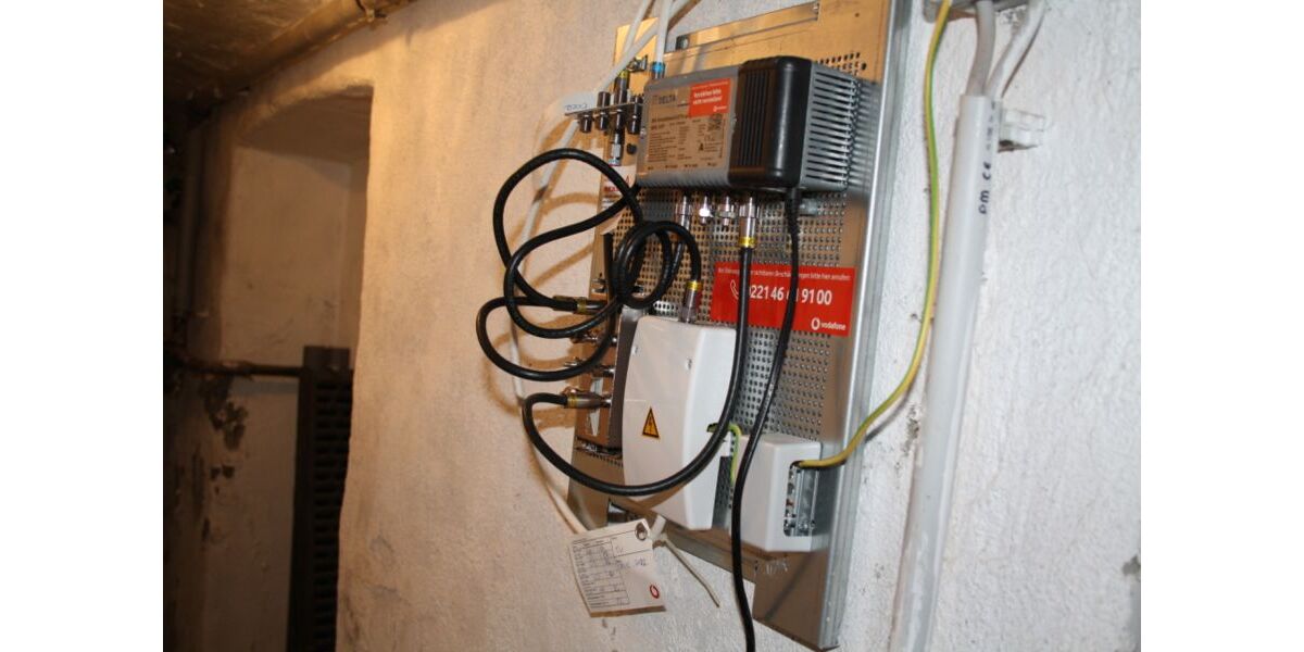 Provisionsfrei* Top modernisierte Kapitalanlage ohne Sanierungsstau in Duisburg-Hochfeld - Mehrfamilienhaus mit 277 m² Wohnfläche, vollvermietet, provisionsfrei vom Dachdecker - Mehrfamilienhaus, Wohnhaus Duisburg Duisburg-Mitte | Angebot:26067970