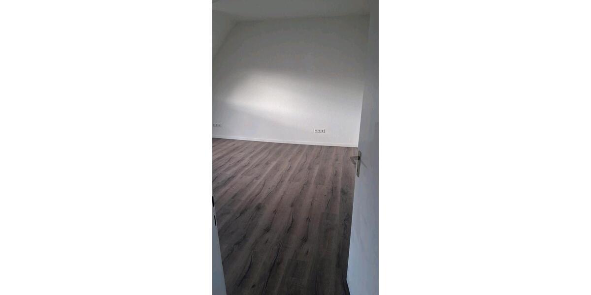 Dachgeschoßwohnung Neuss Reuschenberg - 3 Zimmer, 79 m&sup2;, 1.300&euro; | Angebot:25991806