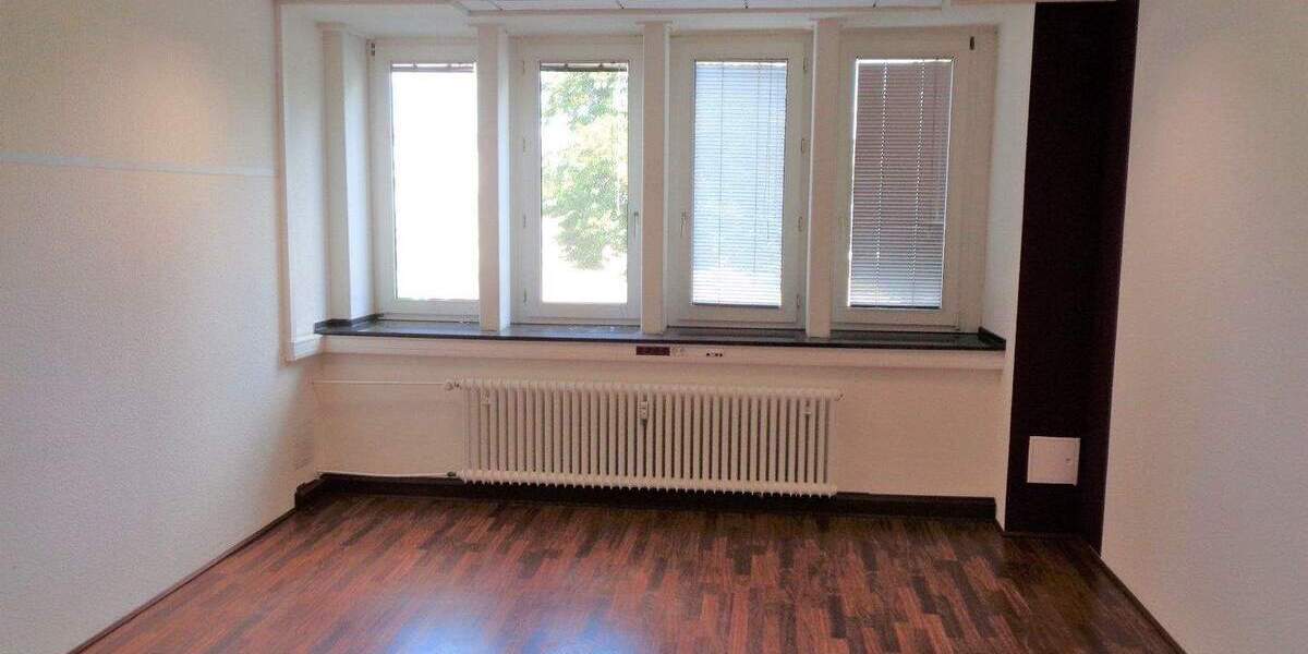 Gewerbeobjekt Düsseldorf Stadtmitte - 5 Zimmer, 215 m&sup2;, 1.950&euro; | Angebot:25845238