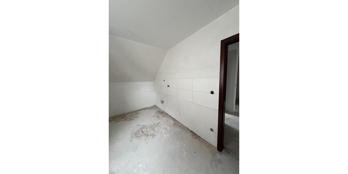 Dachgeschoßwohnung Duisburg Hamborn - 2.5 Zimmer, 57 m&sup2;, 429&euro; | Angebot:25563143