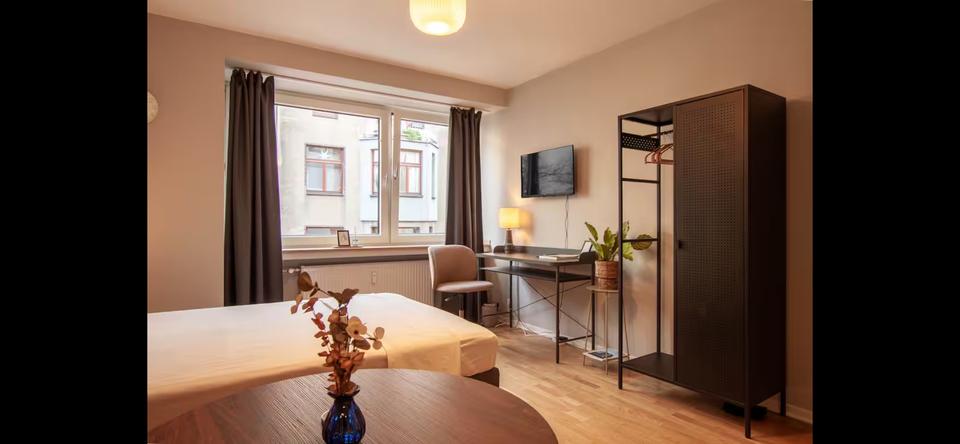 Etagenwohnung Düsseldorf Stadtbezirk 3 - 1 Zimmer, 30 m&sup2;, 1.080&euro; | Angebot:25993006