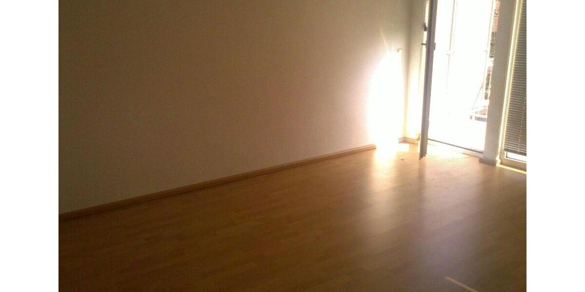 Dachgeschoßwohnung Krefeld Benrad - 1 Zimmer, 37 m&sup2;, 330&euro; | Angebot:25967650