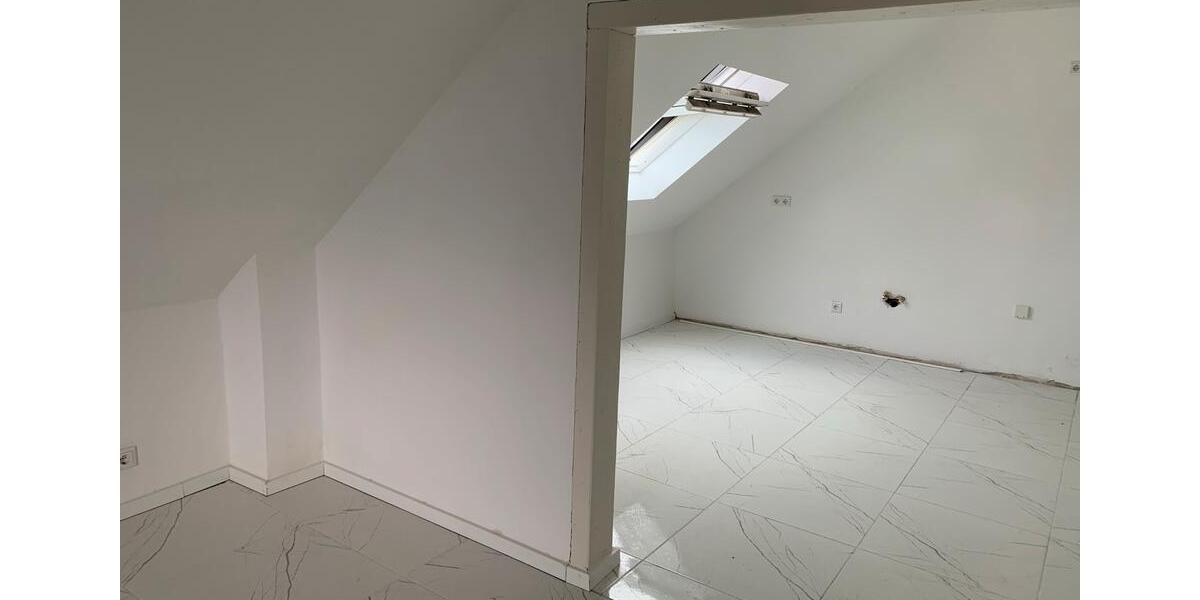 Dachgeschoßwohnung Mülheim an der Ruhr Rechtsruhr-Nord - 4 Zimmer, 85 m&sup2;, 600&euro; | Angebot:26657634