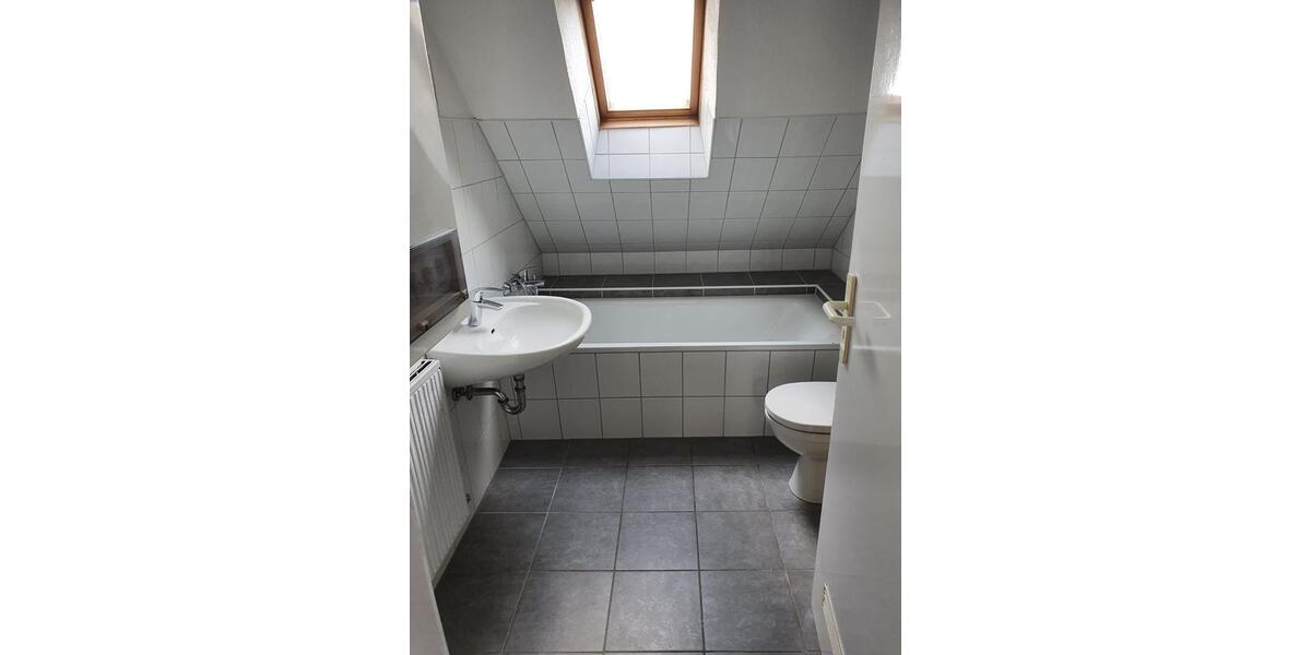 Dachgeschoßwohnung Duisburg Essenberg - 3 Zimmer, 52 m&sup2;, 390&euro; | Angebot:25838936