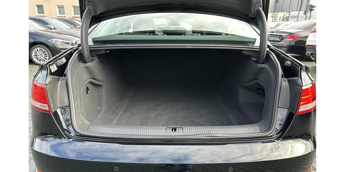 Audi A4 2,0 TDI / Automatik / Navi MMI / LED / AHK 135.000 km 17.990 &euro; Mönchengladbach 41066