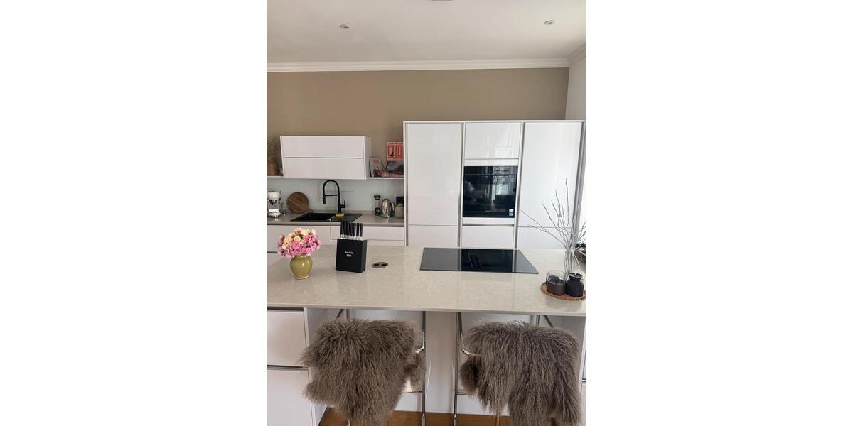 Dachgeschoßwohnung Düsseldorf Stadtbezirk 3 - 5 Zimmer, 140 m&sup2;, 3.500&euro; | Angebot:25941058