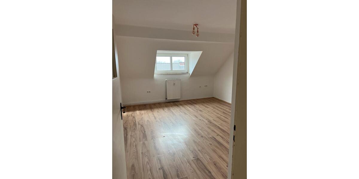 Dachgeschoßwohnung Duisburg Beeck - 2 Zimmer, 48 m&sup2;, 360&euro; | Angebot:25943732