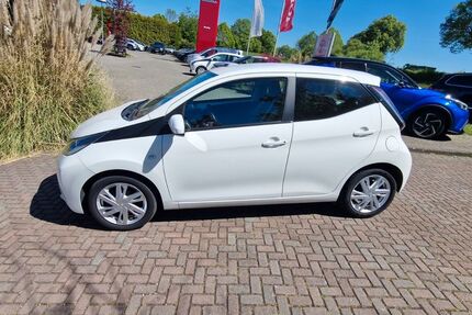Toyota Aygo (X) 73.200 km 6.800 &euro; Ratingen 40882