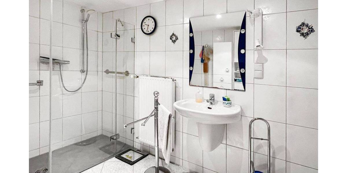 Mehrfamilienhaus, Wohnhaus Neuss Selikum - 7 Zimmer, 211 m&sup2;, 650.000&euro; | Angebot:25938942