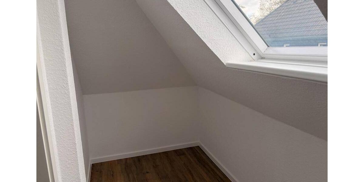 Dachgeschoßwohnung Düsseldorf Stadtbezirk 9 - 2 Zimmer, 49 m&sup2;, 590&euro; | Angebot:26603069