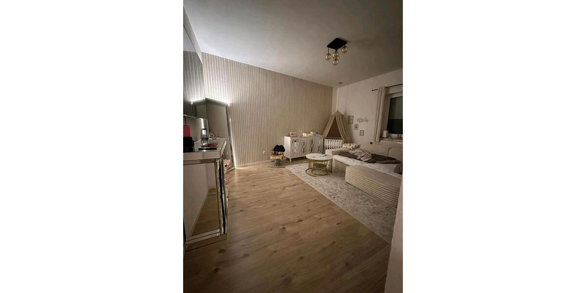 Etagenwohnung Duisburg Hamborn - 3 Zimmer, 120 m&sup2;, 1.150&euro; | Angebot:25861353