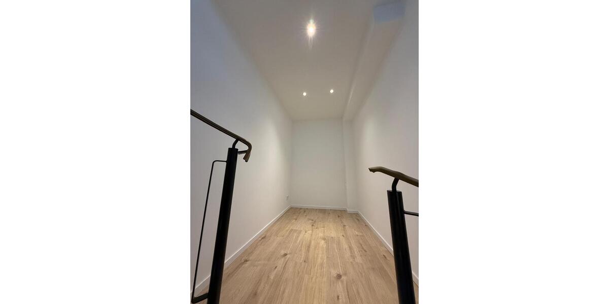 Maisonettenwohnung Krefeld Dießem - 4 Zimmer, 180 m&sup2;, 1.880&euro; | Angebot:25429089