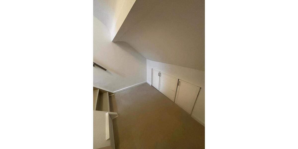 Dachgeschoßwohnung Mönchengladbach Süd - 2.5 Zimmer, 74 m&sup2;, 820&euro; | Angebot:26660538