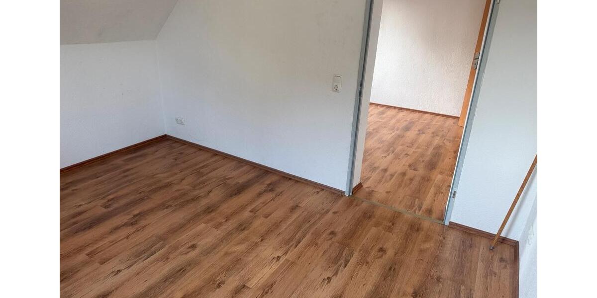 Dachgeschoßwohnung Duisburg Rheinhausen - 1 Zimmer, 50 m&sup2;, 625&euro; | Angebot:26682992