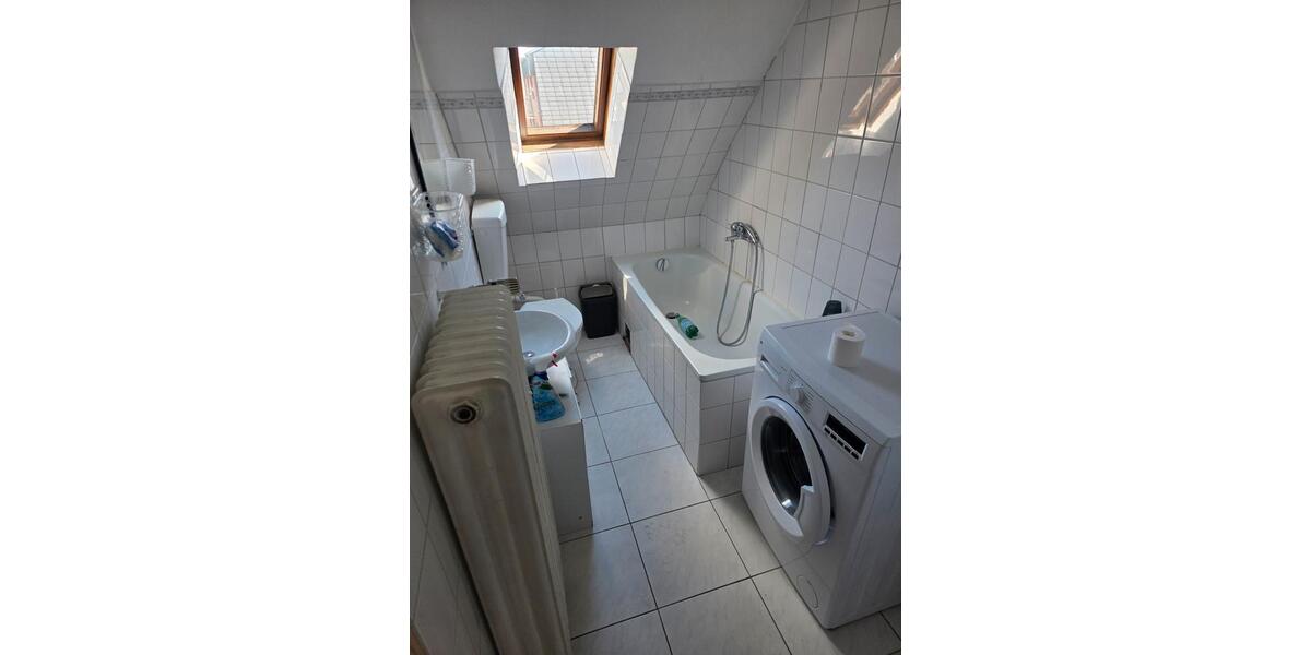 Dachgeschoßwohnung Oberhausen - 3.5 Zimmer, 8 m&sup2;, 590&euro; | Angebot:26001664