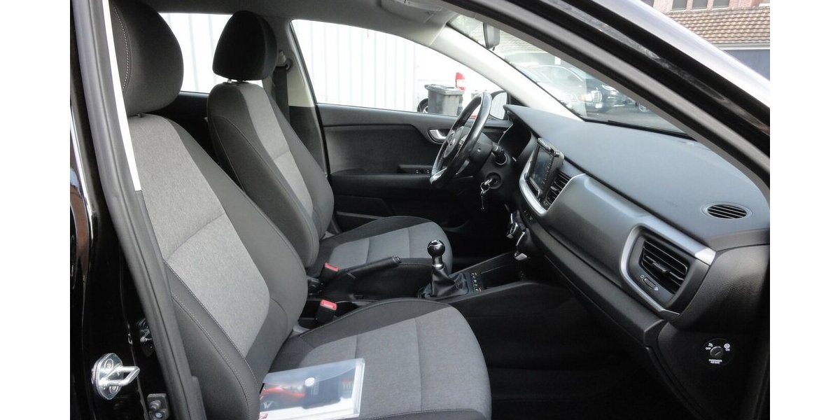 Kia Stonic 1,2 Edition7- Klima SHZ PDC Alu 33Tk,1 Hd 33.000 km 13.999 &euro; Neuss 41462