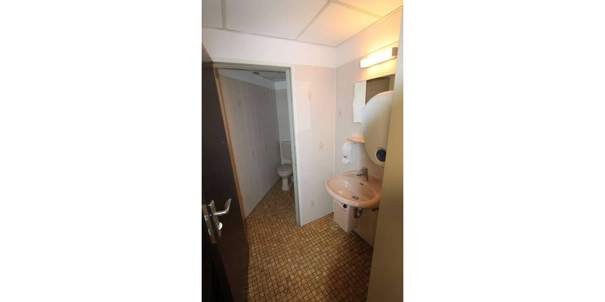 Gewerbeobjekt Krefeld Stadtmitte - 9 Zimmer, 214 m&sup2;, 1.200&euro; | Angebot:25684500